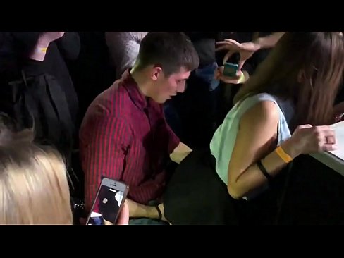 ❤️ Echte seks yn in Russyske nachtclub. 18-jierrich Russysk famke yn 'e anus en fagina neukt yn in nachtclub ️ Porno op fy.pornado-co.ru ❌❤